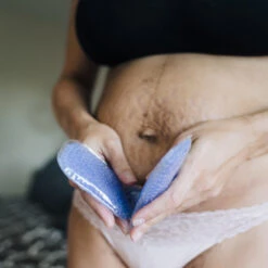 Lansinoh Koud En Warm Verzachtend Kraamverband 69140 11 Lansinoh Koud En Warm Verzachtend Kraamverband 69140 -Baby Thuis Verkoop Lansinoh Koud en Warm Verzachtend Kraamverband 69140 3