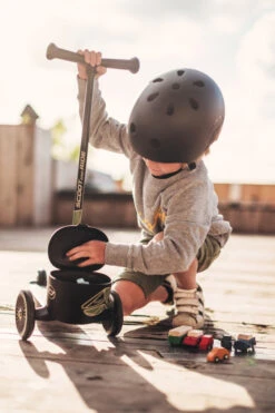 Scoot And Ride Green Lines Highwaykick 2 Step SR-96525 17 Scoot And Ride Green Lines Highwaykick 2 Step SR-96525 -Baby Thuis Verkoop Scoot and Ride Green Lines Highwaykick 2 Step SR 96525 .sfeer 2