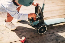 Scoot And Ride Led Steel Highwaykick 2 Step SR-96527 18 Scoot And Ride Led Steel Highwaykick 2 Step SR-96527 -Baby Thuis Verkoop Scoot and Ride Led Steel Highwaykick 2 Step SR 96527 .sfeer 3