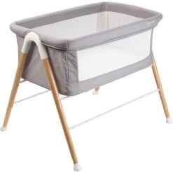 Babygo Goodnight Grey Wieg 4361 14 Babygo Goodnight Grey Wieg 4361 -Baby Thuis Verkoop babygo goodnight grey wieg aan bed 2