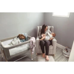 Babygo Goodnight Beige Wieg 4362 21 Babygo Goodnight Beige Wieg 4362 -Baby Thuis Verkoop babygo goodnight wieg aan bed sfeer 3 1