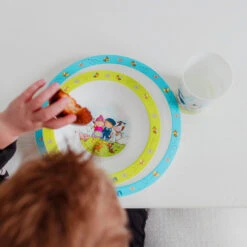 Bambolino Toys Fien En Teun 3-delig Kinderservies 19206 10 Bambolino Toys Fien En Teun 3-delig Kinderservies 19206 -Baby Thuis Verkoop bambolino toys fien en teun 3 delig kinderservies 19206 sfeer2