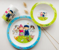 Bambolino Toys Fien En Teun 3-delig Kinderservies 19206 11 Bambolino Toys Fien En Teun 3-delig Kinderservies 19206 -Baby Thuis Verkoop bambolino toys fien en teun 3 delig kinderservies 19206 sfeer3