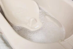 Bébé-jou Bebe-Jou Bath Support Taupe Badzitje 417205 9 Bébé-jou Bebe-Jou Bath Support Taupe Badzitje 417205 -Baby Thuis Verkoop bebe jou bath support taupe badzitje 417205 3 1920x1920