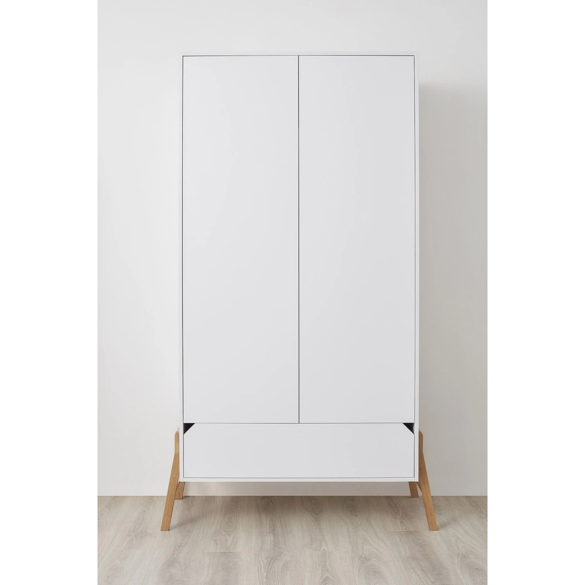 Bellamy Lotta Snow Babykamer: Ledikant/Juniorbed, Commode Met 6 Lades En 2-Deurskast 17 Bellamy Lotta Snow Babykamer: Ledikant/Juniorbed, Commode Met 6 Lades En 2-Deurskast - Afbeelding 15