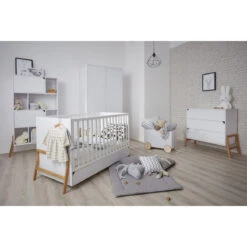 Bellamy Lotta Snow Babykamer: Ledikant/Juniorbed, Commode En 2-Deurskast