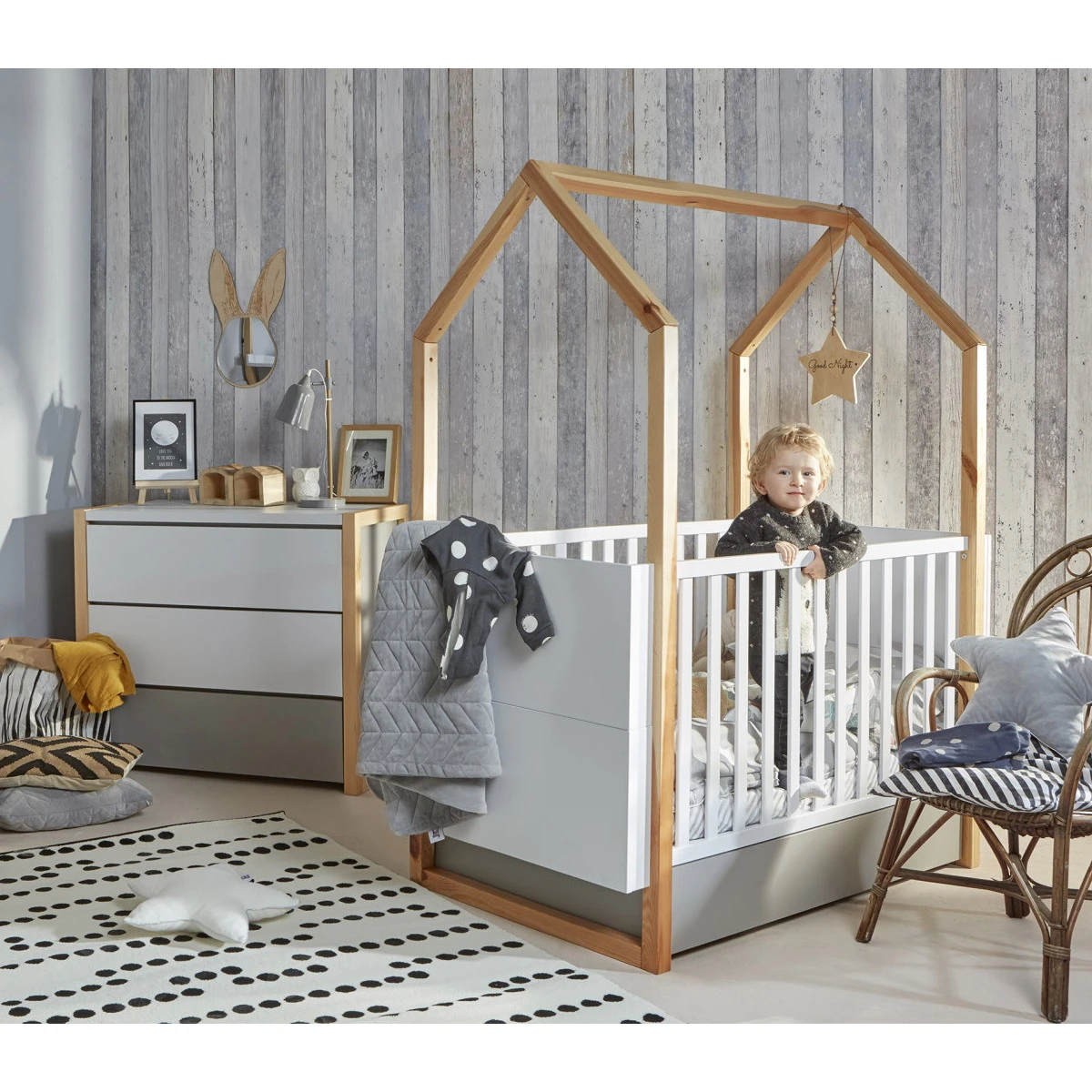 Bellamy Pinette Babykamer: Ledikant/Juniorbed, Commode En 2-Deurskast 21 Bellamy Pinette Babykamer: Ledikant/Juniorbed, Commode En 2-Deurskast - Afbeelding 19