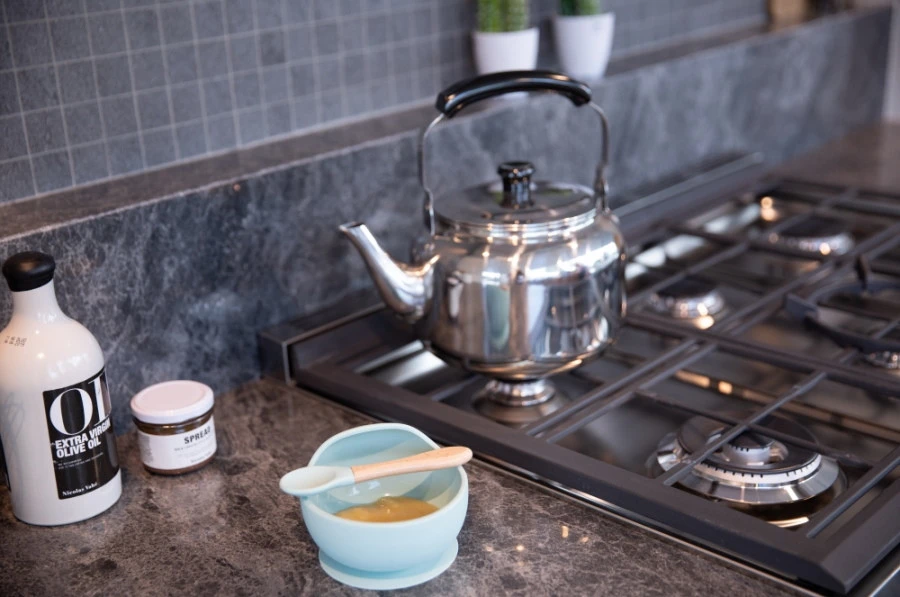 Bo Jungle B-Suction Bowl Blauw Kommetje Met Lepel B500610 5 Bo Jungle B-Suction Bowl Blauw Kommetje Met Lepel B500610 - Afbeelding 3