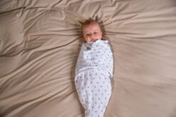 Bo Jungle B-Wrap Grey Feathers Small Wikkeldeken B172300 -Baby Thuis Verkoop bo jungle b wrap grey feathers small wikkeldeken b172300 3