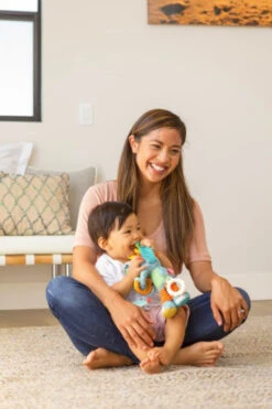 Infantino Go Gaga Playtime Pal Olifant Buggyspeeltje BK-216553 -Baby Thuis Verkoop infantino go gaga playtime pal olifant buggyspeeltje 4