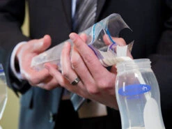 Lansinoh 50 Stuks Moedermelk Bewaarzakjes 40056 -Baby Thuis Verkoop lansinoh bewaarzakjes voor moedermelk4 1