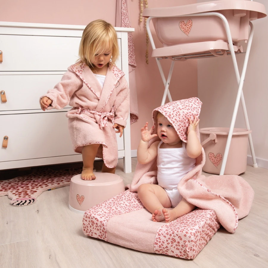 Bébé-jou Bebe-Jou Leopard Pink Badcape 3010123 5 Bébé-jou Bebe-Jou Leopard Pink Badcape 3010123 - Afbeelding 3