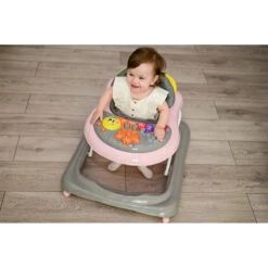 Lorelli My Buggy Bubblegum Loopstoeltje 1012042-0017 -Baby Thuis Verkoop lorelli my buggy loopstoeltje sfeer 2 2