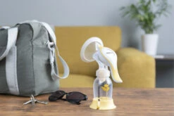 Medela Harmony Handborstkolf 101041154 -Baby Thuis Verkoop medela harmony sfeer2