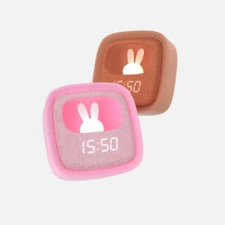 MOB Billy Chocolate Klok En Nachtlampje BILLY-CHOC-01 -Baby Thuis Verkoop mob billy chocolate klok en nachtlampje billy sfeer 1