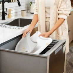 Munchkin 360° Cloud High Chair Kinderstoel 011279 -Baby Thuis Verkoop munchkin cloud high chair kinderstoel 011279.7 1920x1920