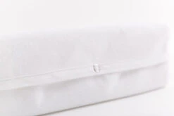 Doomoo Rest Easy Klein Hellend Vlak Kussen 30 Cm 40 040 008 -Baby Thuis Verkoop rest easy small detail fabric