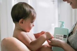 Suavinex 750ml Baby Bad Set SXSSET901747 15 Suavinex 750ml Baby Bad Set SXSSET901747 -Baby Thuis Verkoop suavinex baby 750ml hydraterende body lotion sxzcos066921 .sfeer 1 1