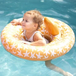 Swim Essentials Baby Float Zeesterren 0-1 Jaar Zwemring 2022SE347 -Baby Thuis Verkoop swim essentials baby float zeesterren 0 1 jaar zwemring 2022se347 lifestyle