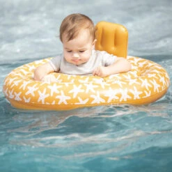Swim Essentials Baby Float Zeesterren 0-1 Jaar Zwemring 2022SE347 -Baby Thuis Verkoop swim essentials baby float zeesterren 0 1 jaar zwemring 2022se347 sfeer