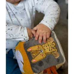 Tryco Jungle Activiteitenkubus TR-243339 22 Tryco Jungle Activiteitenkubus TR-243339 -Baby Thuis Verkoop tr 243339 8720663931955 activity cube jungle sfeer2