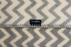 Zaffiro Grijs & Ecru Zigzag 75 X 100 Cm Wiegdeken 40771 9 Zaffiro Grijs & Ecru Zigzag 75 X 100 Cm Wiegdeken 40771 -Baby Thuis Verkoop zaffiro deken zigzag grijs wit ka1 3 2